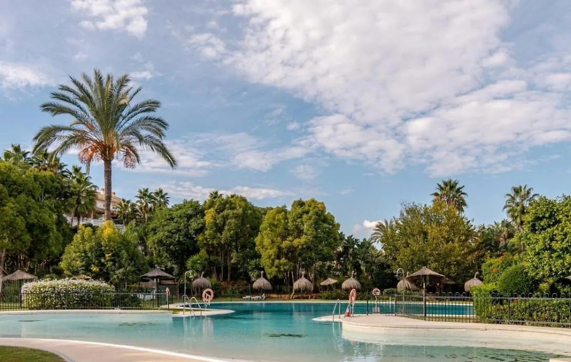 Love Dama Marbella 0*,